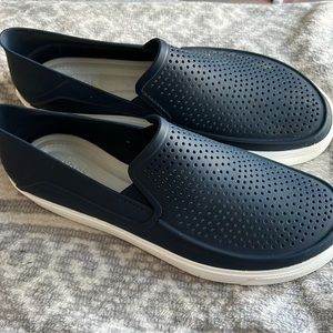 Crocs navy slip one
